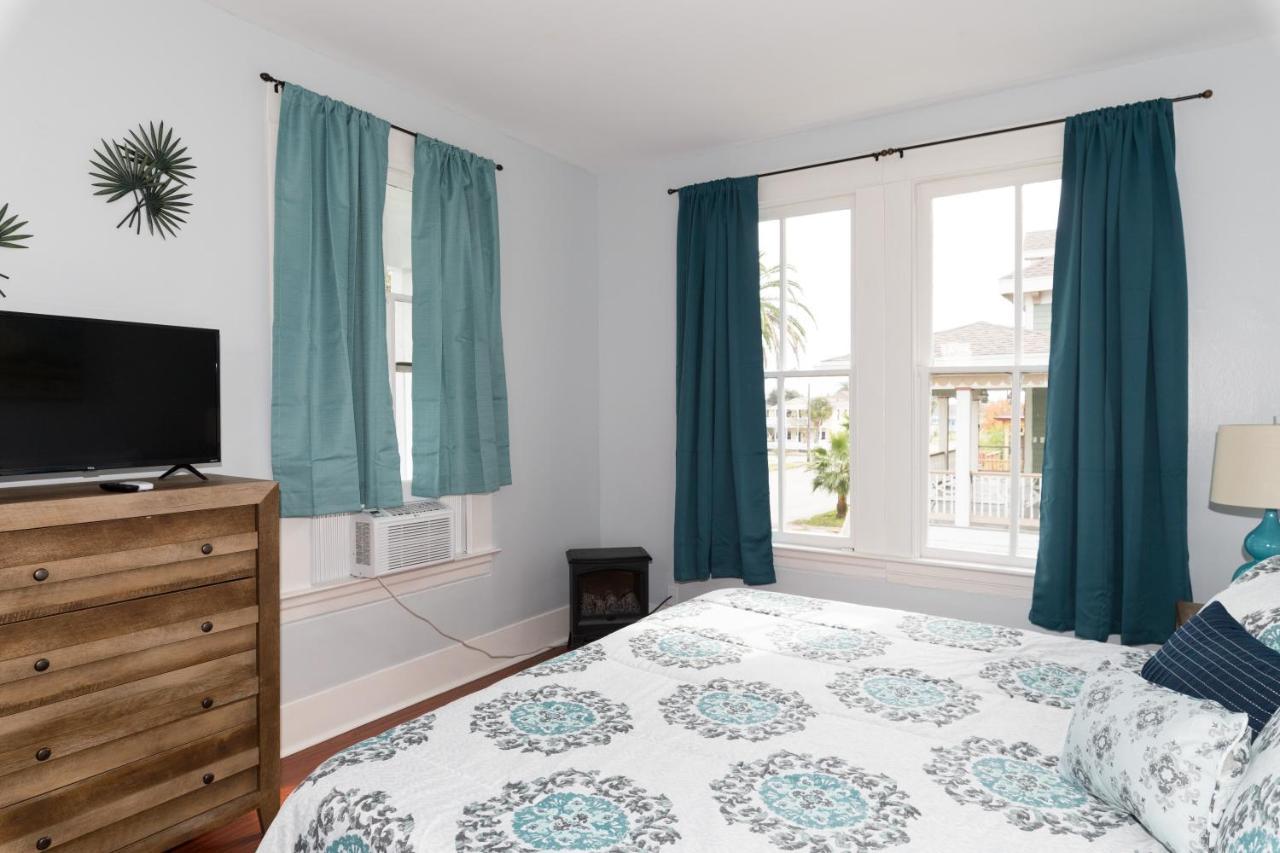 Beautiful Two-Story In Central Galveston, Short Walk To Beach, Near Downtown! | Seas The Breeze Βίλα Εξωτερικό φωτογραφία